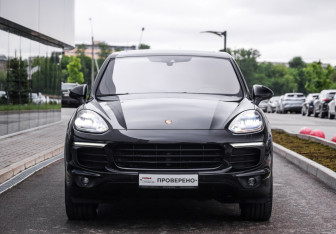 Подержанный автомобиль Porsche Cayenne 2016 года (4 фото)