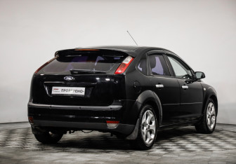 Подержанный автомобиль Ford Focus Hatchback 2006 года (5 фото)