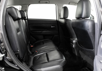 Подержанный автомобиль Mitsubishi Outlander 2013 года (17 фото)