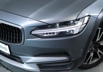 Подержанный автомобиль Volvo V90 Cross Country 2019 года (11 фото)