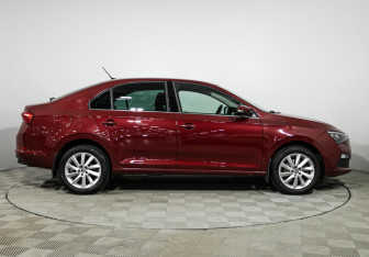 Подержанный автомобиль Skoda Rapid Liftback 2021 года (4 фото)