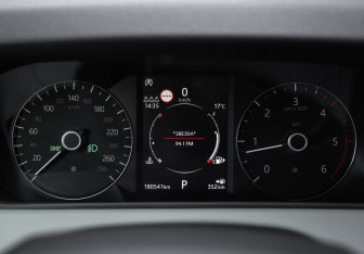 Подержанный автомобиль Land Rover Range Rover Velar 2018 года (17 фото)