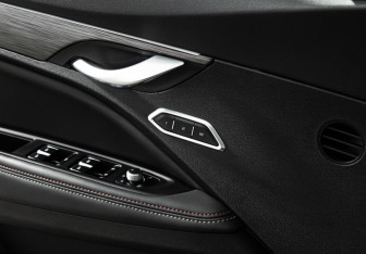 Подержанный автомобиль Geely Tugella 2023 года (17 фото)