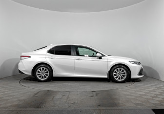 Подержанный автомобиль Toyota Camry Sedan 2021 года (4 фото)