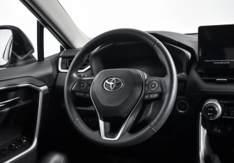 Подержанный автомобиль Toyota RAV4 2024 года (16 фото)