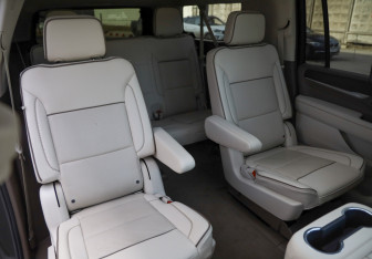 Подержанный автомобиль GMC Yukon 2022 года (28 фото)