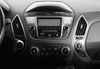 Подержанный автомобиль Hyundai ix35 2011 года (13 фото)