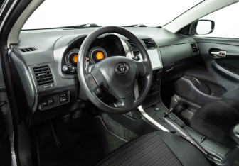 Подержанный автомобиль Toyota Corolla Sedan 2008 года (11 фото)