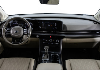 Подержанный автомобиль Kia Carnival 2020 года (11 фото)