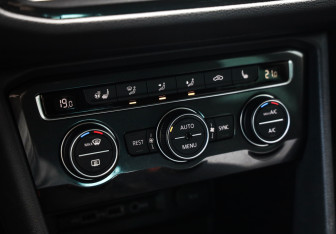 Подержанный автомобиль Volkswagen Tiguan 2019 года (18 фото)