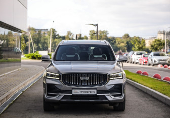 Подержанный автомобиль Geely Monjaro 2022 года (4 фото)