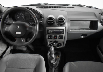 Подержанный автомобиль Renault Logan Sedan 2007 года (15 фото)