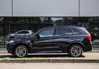 Подержанный автомобиль BMW X5 2016 года (9 фото)
