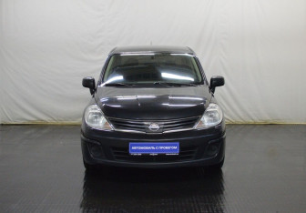 Подержанный автомобиль Nissan Tiida Sedan 2010 года (2 фото)