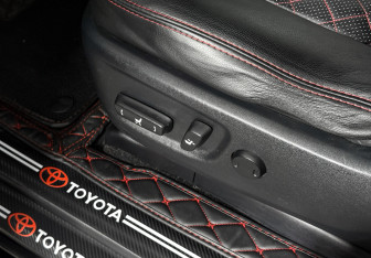 Подержанный автомобиль Toyota Land Cruiser Prado 2015 года (11 фото)