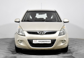 Подержанный автомобиль Hyundai i20 2010 года (2 фото)