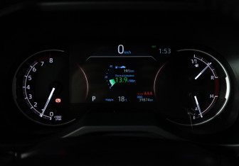 Подержанный автомобиль Toyota RAV4 2021 года (12 фото)