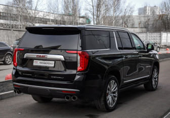 Подержанный автомобиль GMC Yukon 2022 года (6 фото)