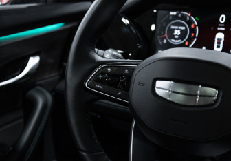 Подержанный автомобиль Geely Monjaro 2025 года (31 фото)
