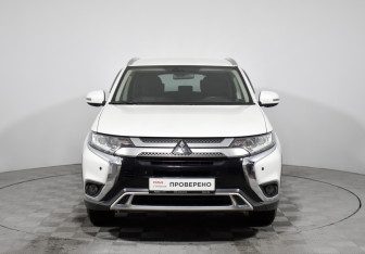 Подержанный автомобиль Mitsubishi Outlander 2019 года (2 фото)