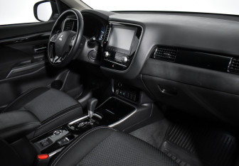 Подержанный автомобиль Mitsubishi Outlander 2021 года (13 фото)