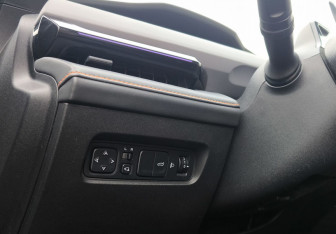 Подержанный автомобиль Changan UNI-V 2023 года (31 фото)