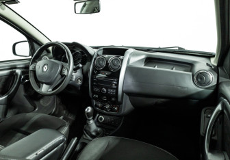 Подержанный автомобиль Renault Duster 2016 года (9 фото)