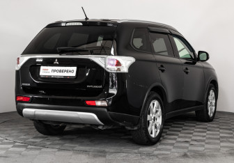 Подержанный автомобиль Mitsubishi Outlander 2014 года (5 фото)