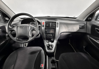 Подержанный автомобиль Hyundai Tucson 2008 года (14 фото)