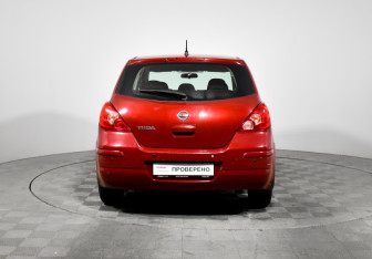 Подержанный автомобиль Nissan Tiida Hatchback 2010 года (6 фото)