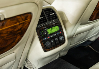 Подержанный автомобиль Jaguar XJ 2008 года (34 фото)