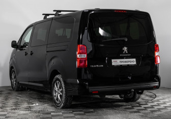 Подержанный автомобиль Peugeot Traveller 2019 года (7 фото)