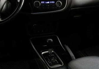 Подержанный автомобиль Mitsubishi Outlander 2018 года (11 фото)