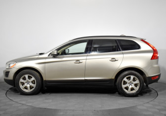 Подержанный автомобиль Volvo XC60 2011 года (8 фото)