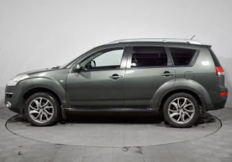 Подержанный автомобиль Citroen C-Crosser 2010 года (8 фото)