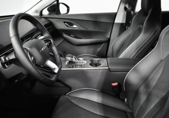 Подержанный автомобиль Omoda C5 2024 года (10 фото)