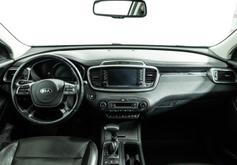 Подержанный автомобиль Kia Sorento 2018 года (13 фото)