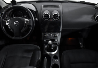 Подержанный автомобиль Nissan Qashqai 2010 года (15 фото)