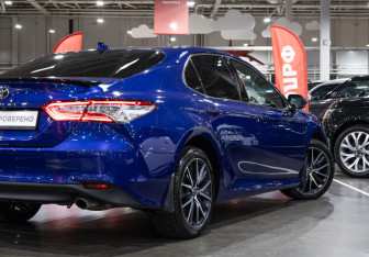Подержанный автомобиль Toyota Camry Sedan 2021 года (11 фото)
