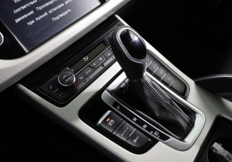 Подержанный автомобиль Geely Atlas 2020 года (18 фото)