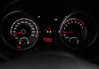 Подержанный автомобиль Mitsubishi Pajero 2014 года (18 фото)