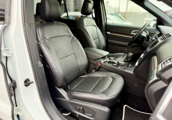 Подержанный автомобиль Ford Explorer 2019 года (15 фото)