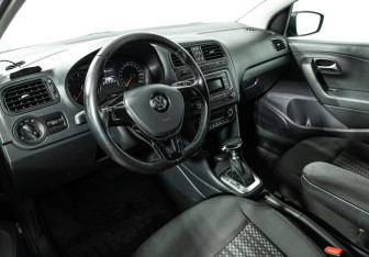 Подержанный автомобиль Volkswagen Polo Sedan 2017 года (11 фото)