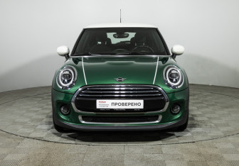 Подержанный автомобиль MINI Hatch 2021 года (2 фото)