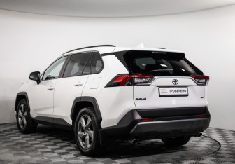 Подержанный автомобиль Toyota RAV4 2019 года (7 фото)