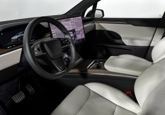 Подержанный автомобиль Tesla Model X 2023 года (13 фото)