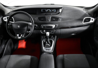 Подержанный автомобиль Renault Scenic 2013 года (14 фото)