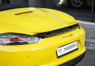 Подержанный автомобиль Porsche Boxster 2020 года (16 фото)
