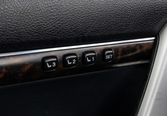 Подержанный автомобиль Toyota Land Cruiser Suv 2014 года (18 фото)