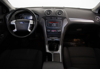 Подержанный автомобиль Ford Mondeo Sedan 2013 года (11 фото)
